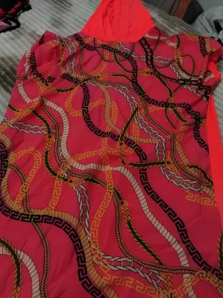 Vestido con estampado de cadenas