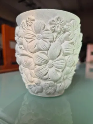 Maceta artesanal flores piedra blanca