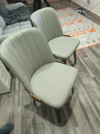 2 Sillas Piel Sintética Madera( 49 € 2 sillas)