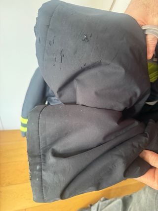 Tuta sci Diesel nera e gialla  8 anni