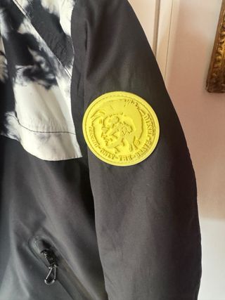 Tuta sci Diesel nera e gialla  8 anni