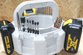 Soporte para 8 baterías DeWalt