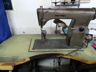 Máquina de coser industrial Refrey