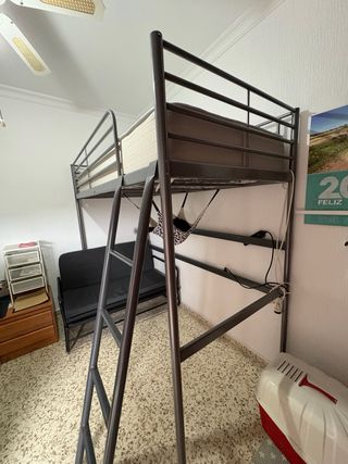 Litera alta con hueco para escritorio