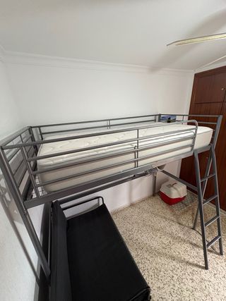 Litera alta con hueco para escritorio