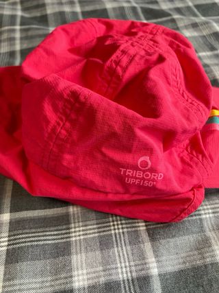 Gorra protección solar Tribord arcoíris