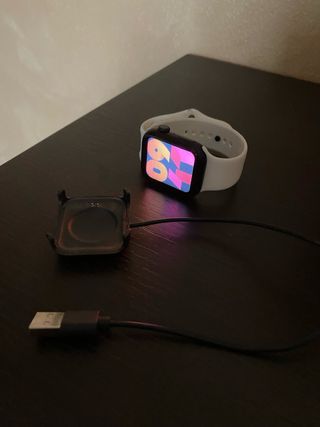 Orologio Digitale bianco con caricatore apposito