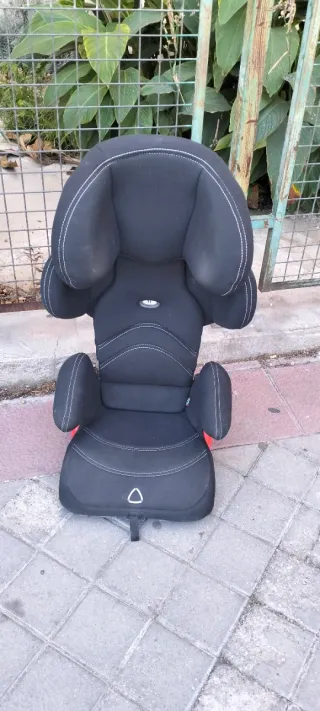 Silla de auto negra grupo 2-3