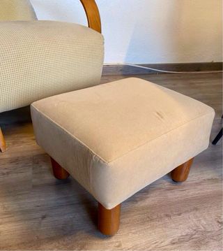 Butaca de madera y tela beige