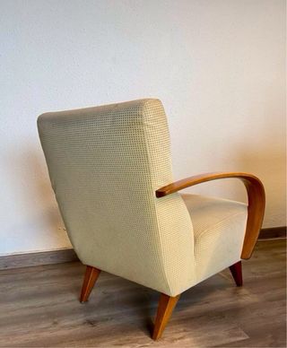 Butaca de madera y tela beige