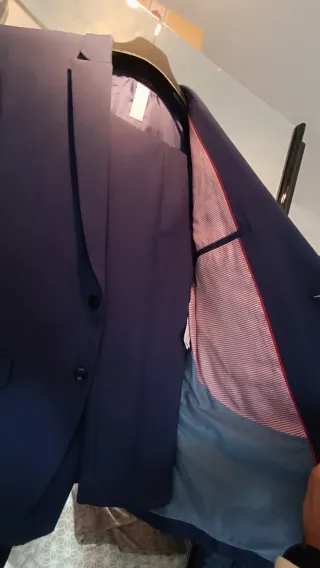 Traje azul marino elegante slim fit