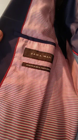 Traje azul marino elegante slim fit