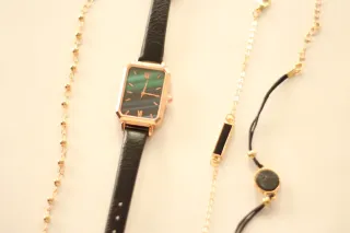 Reloj Mujer Negro y Dorado