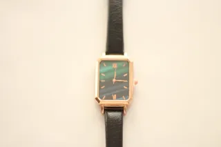 Reloj Mujer Negro y Dorado