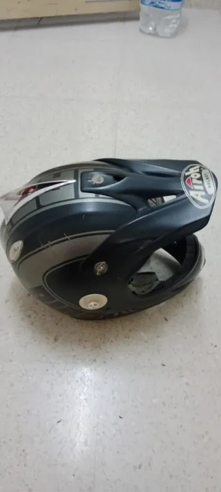 Casco negro  Motocross Enduro Airoh M