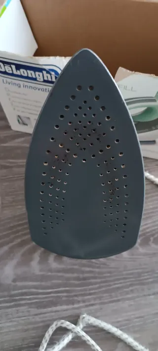 Plancha de ropa Delonghi 2200W