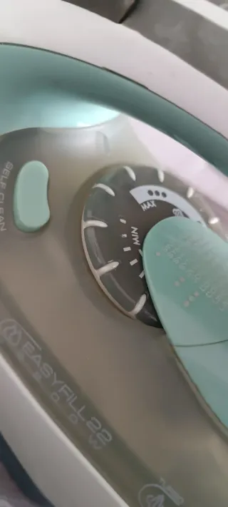 Plancha de ropa Delonghi 2200W