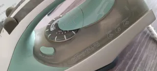 Plancha de ropa Delonghi 2200W