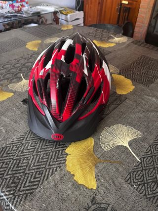 Casco de bici Bell rojo y negro