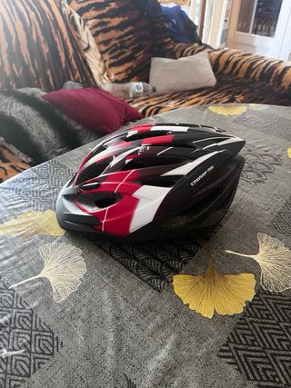 Casco de bici Bell rojo y negro