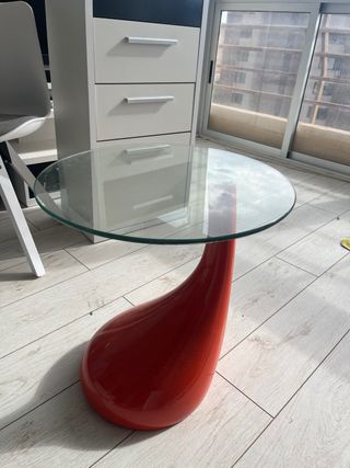 Mesa auxiliar cristal y pie naranja