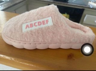Zapatillas de casa rosas con letras