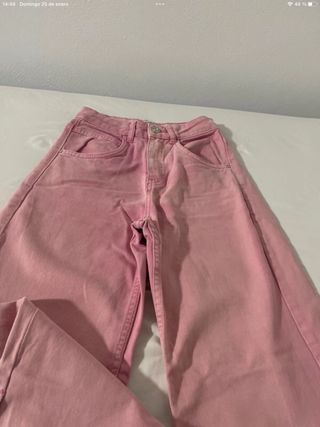 Pantalón vaquero ancho rosa Bershka