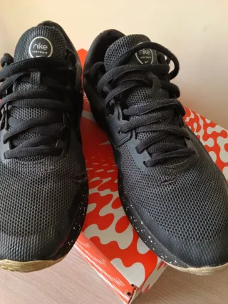 Deportivas Nike Renew Negro Blanco