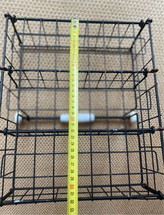 Cesta Metal com Detalhes Cerâmica Branca