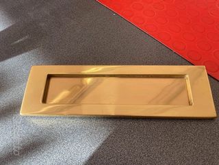 Buca/placca per lettere in ottone nuova