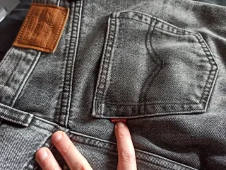 Pantalón Levi's Mom Jeans Gris