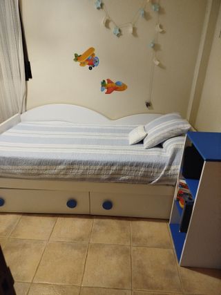Cama infantil con cajones y colchón