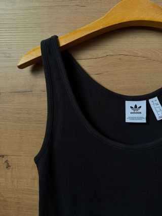 Camiseta sin mangas Adidas negra