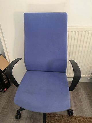 Silla de oficina ergonómica azul