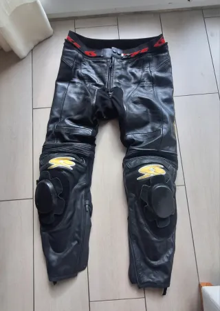 Mono de moto Spyke negro. Talla 54.