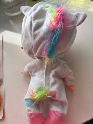 Muñeco Bebé Llorón con Pijama Arcoíris