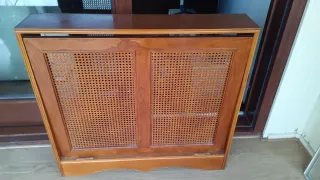Cubre-radiador madera y ratán