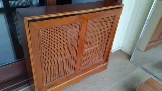 Cubre-radiador madera y ratán