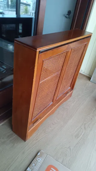 Cubre-radiador madera y ratán