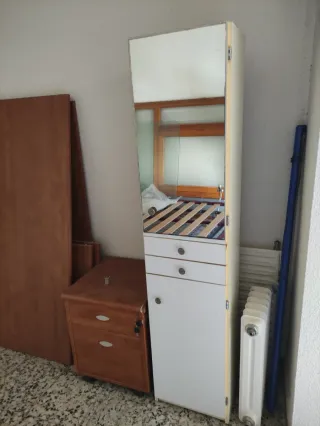 Armario de baño con espejo recogida a mano