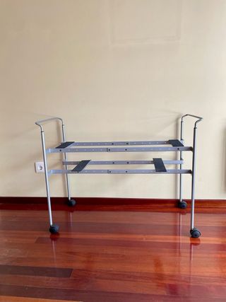 Carro o mesa auxiliar extensible con ruedas