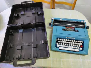 Máquina de escribir Olivetti Studio 46 Azul