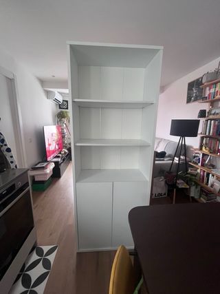 Estantería blanca con 2 puertas y 4 baldas