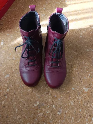 Botines piel burdeos