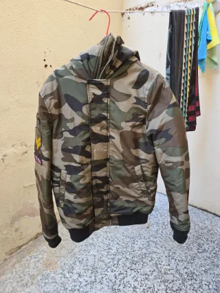 Chaqueta Militar Pull and Bear Camuflaje