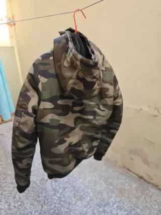 Chaqueta Militar Pull and Bear Camuflaje