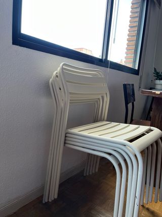 Sillas de terraza elegantes color crema