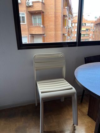 Sillas de terraza elegantes color crema