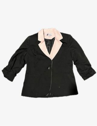 Chaqueta de traje negra y rosa