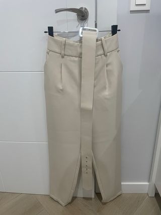 Pantalones ZARA rojos con cinturón